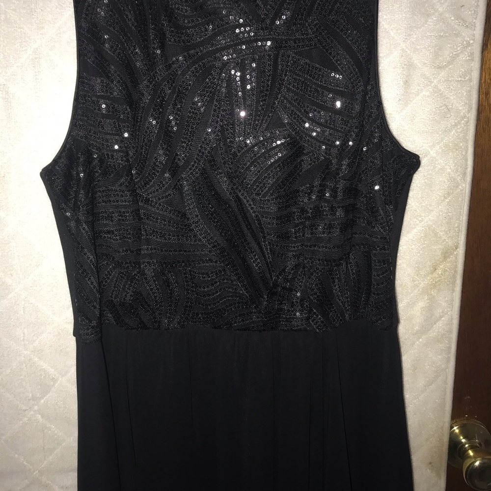 Formal dress - Picture 3 of 6